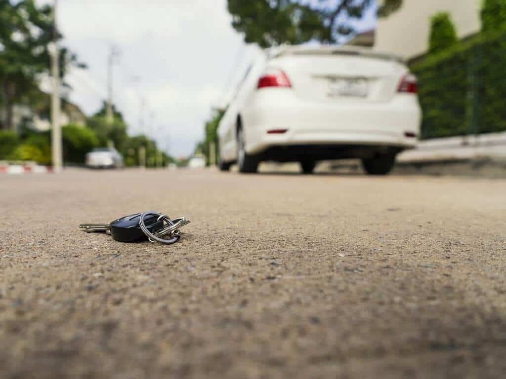 Lost keys on the ground